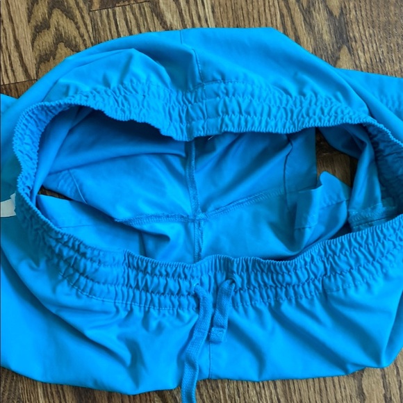 Bright turquoise with white side stripe Nike shorts with pockets, size women’s L - Picture 11 of 16